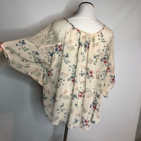 LC Lauren Conrad Floral Bat Wing Blouse | medium - Picture 6 of 10